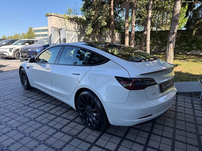 Tesla Model 3 Performance 82 kWh - fotka 3 z 37
