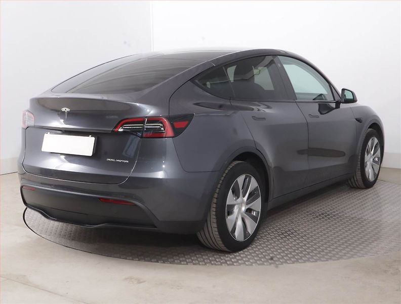 Tesla Model Y (2022) Long Range AWD 79kWh, SoH 90% - fotka 5 z 21