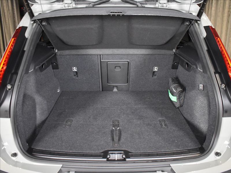 Volvo XC40 2,0 B4 PLUS Dark BLIS,Bezklíč - fotka 10 z 22