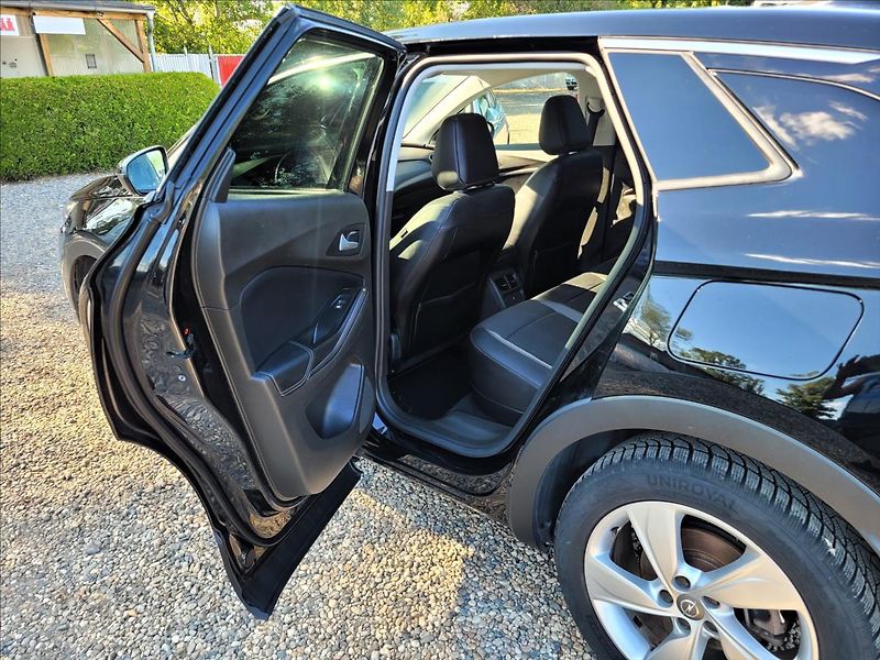 Opel Grandland X 1,6 PHEV,E-AT,Elegance,led,nav - fotka 11 z 50