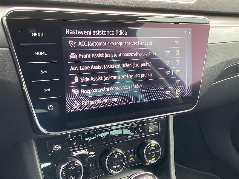 Škoda Superb (2021) 2.0 TDI DSG Style - fotka 15 z 39