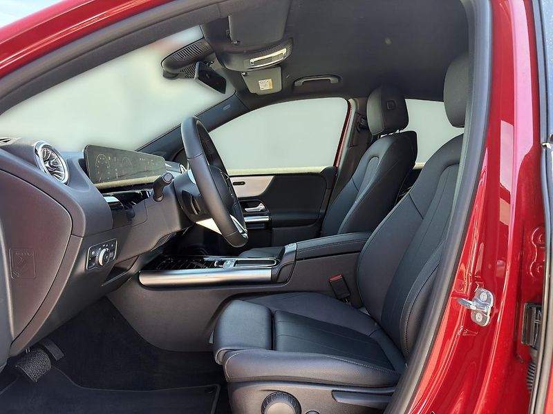 Mercedes-Benz GLA 200d 4MATIC - fotka 13 z 16