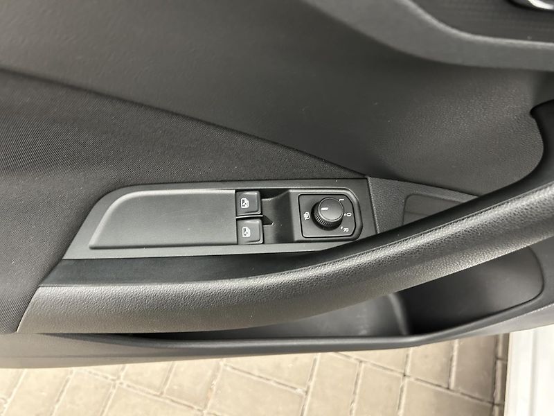 Škoda Scala 1.0 TSI Ambition - fotka 17 z 22