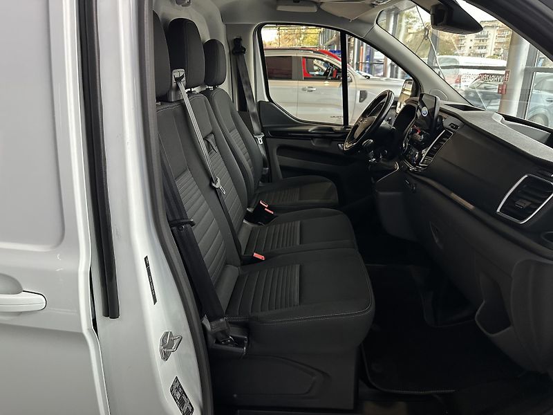 Ford Transit Custom Titanium L1 2.0 EB 130k VAN  - fotka 12 z 25