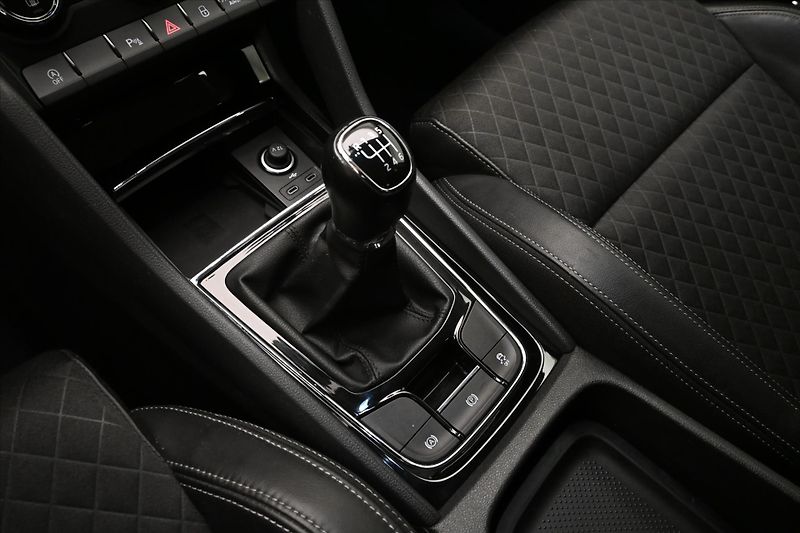 Škoda Karoq 1,5 TSI 110 kW STYLE Tažné Zár - fotka 22 z 31