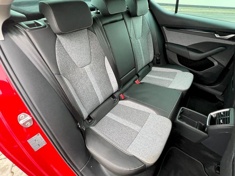Škoda Octavia (2024) Liftback Top Selection1.5 TSI - fotka 18 z 35