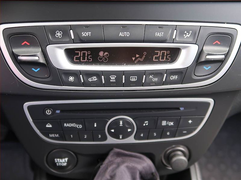 Renault Fluence (2012) 1.6 16V, Tempomat - fotka 12 z 18