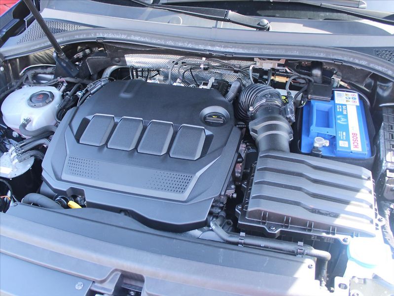Volkswagen Tiguan 2,0 TDi 4Mot DSG R-Line Tov.Zá - fotka 17 z 19