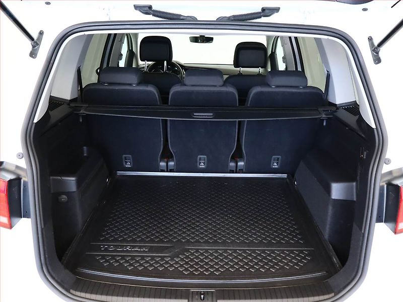 Volkswagen Touran (2021) 1.5 TSI - fotka 12 z 16