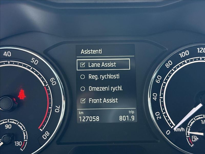 Škoda Scala 1,0   TSI 85kW,SERVISKA,1. MAJ - fotka 15 z 26