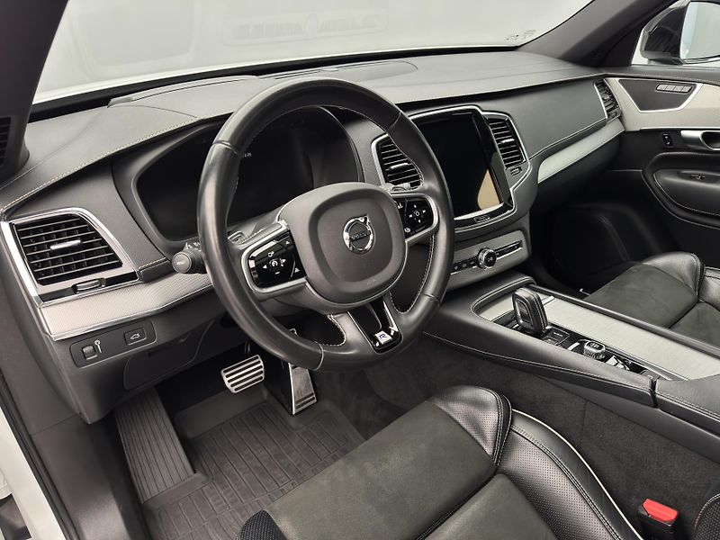 Volvo XC90 B5 AWD R-DESIGN AUT - fotka 23 z 53