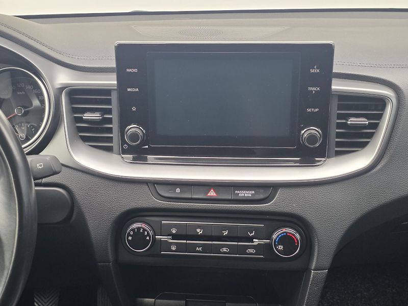 Kia Ceed (2023)  1.5T-GDi 118kW FRESH 1MAJITEL - fotka 13 z 21