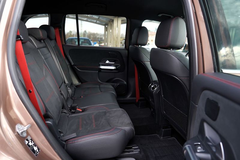 Mercedes-Benz GLB 35 AMG 4Matic/310 PS/ČR - fotka 29 z 44