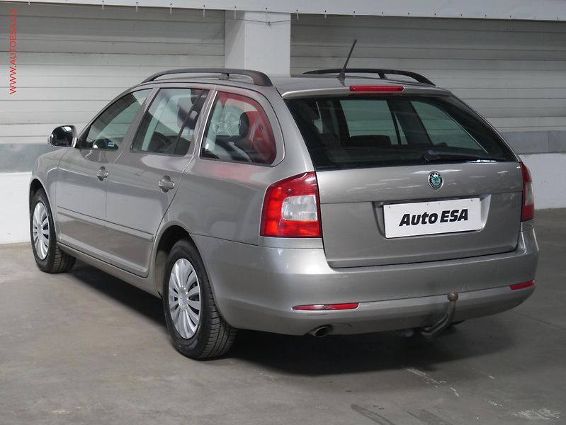 Škoda Octavia (2012) 1.6 TDI, ČR, AC, TZ, temp - fotka 4 z 17