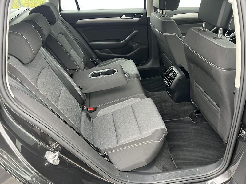 Volkswagen Passat (2024) 1.5TSI 110kW DSG 1.MAJITEL ČR - fotka 10 z 23