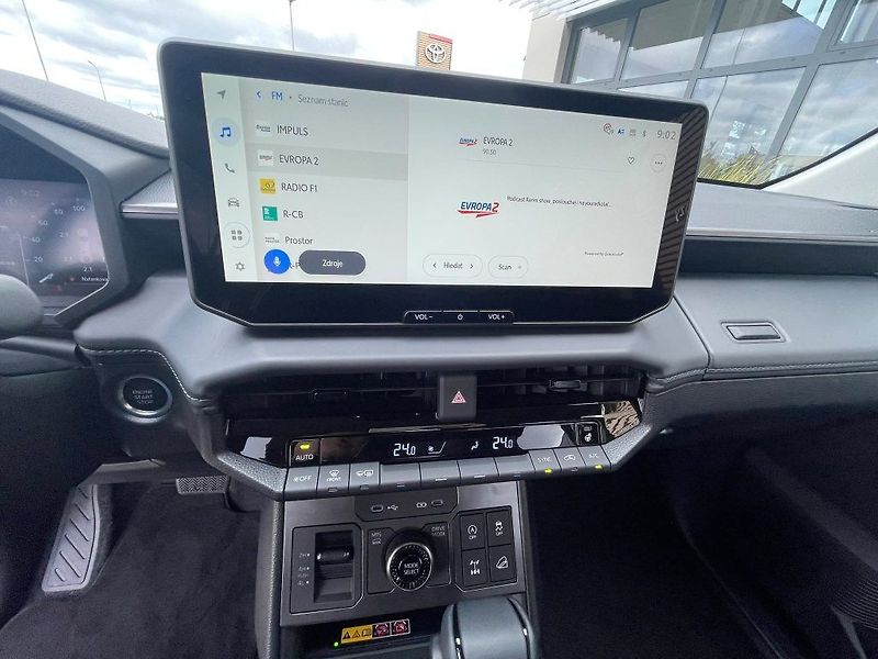 Toyota Hilux 2.8D automat Invincible - fotka 17 z 29