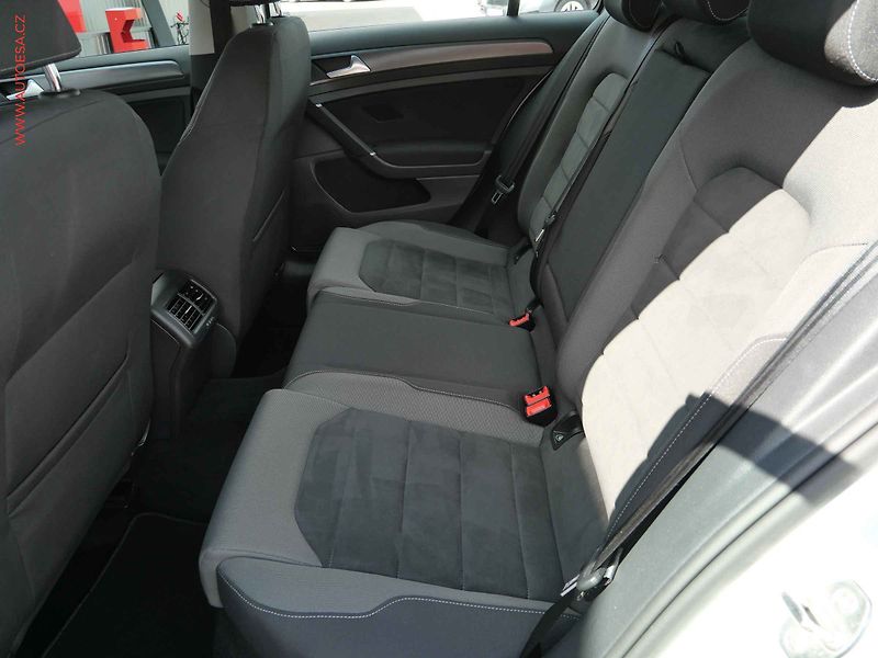 Volkswagen Golf (2017) 1.4 TSi, 2.maj,ČR - fotka 10 z 24