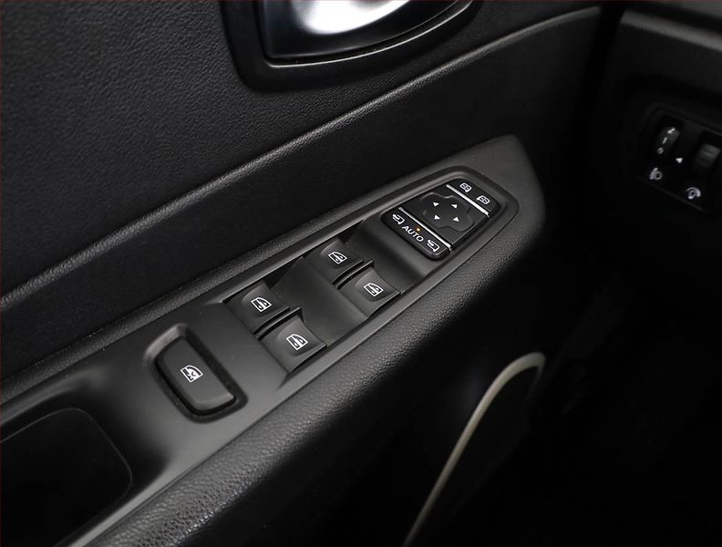 Renault Captur (2018) 1.2 TCe, Tempomat - fotka 17 z 19