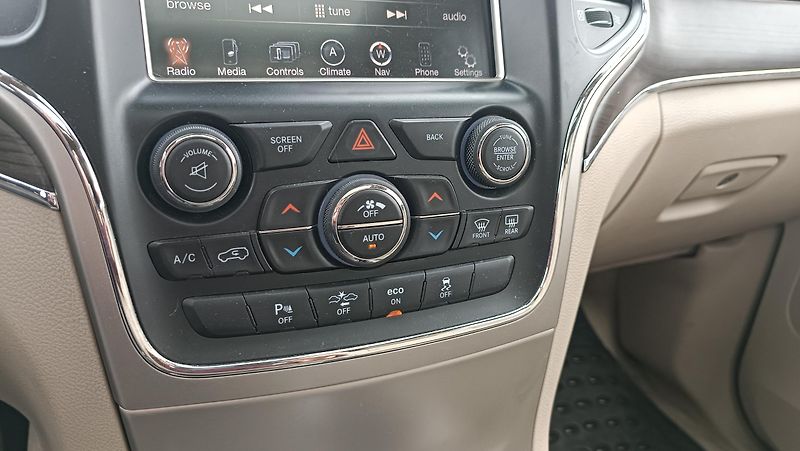 Jeep Grand Cherokee 3,0d Overland Nové v ČR - fotka 31 z 52