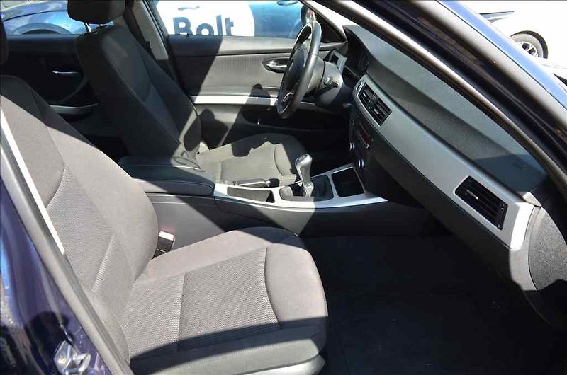 BMW Řada 3 (2010) 316D - fotka 17 z 20