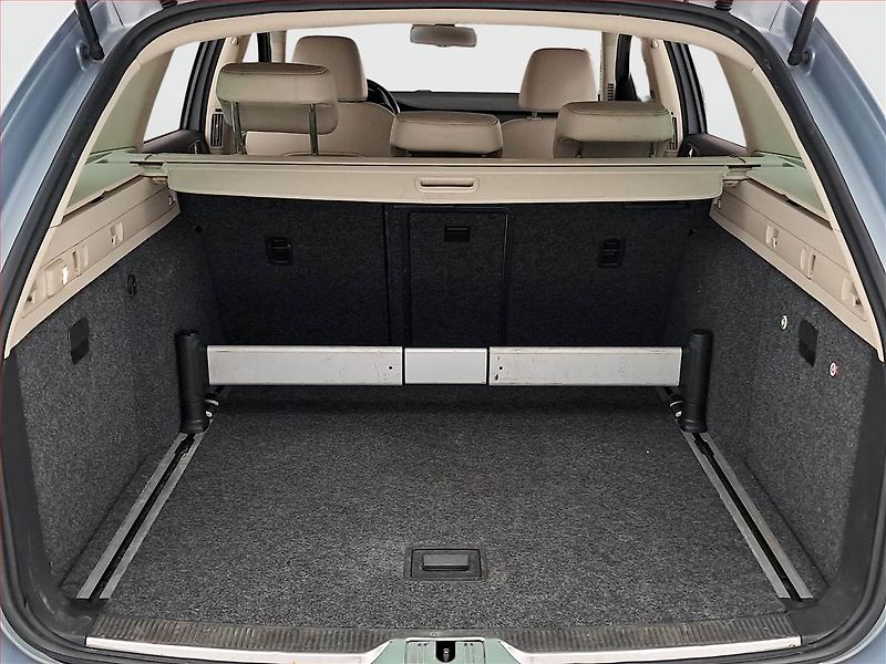 Škoda Superb (2011) 2.0 TDI, Automat, Navi - fotka 14 z 20