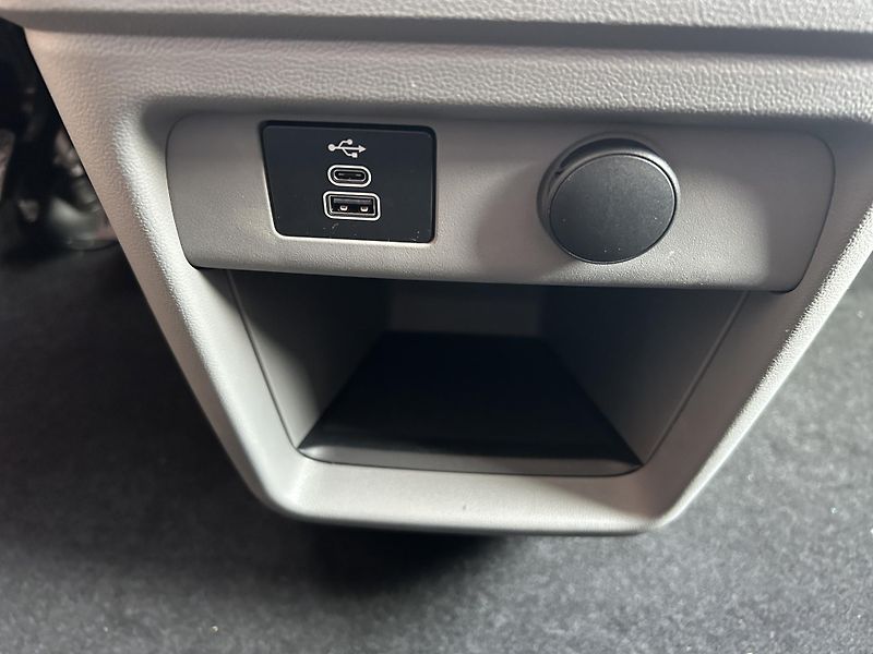 Ford Tourneo Custom Titanium L1 2.0 EcoBlue 110 kW - fotka 29 z 29
