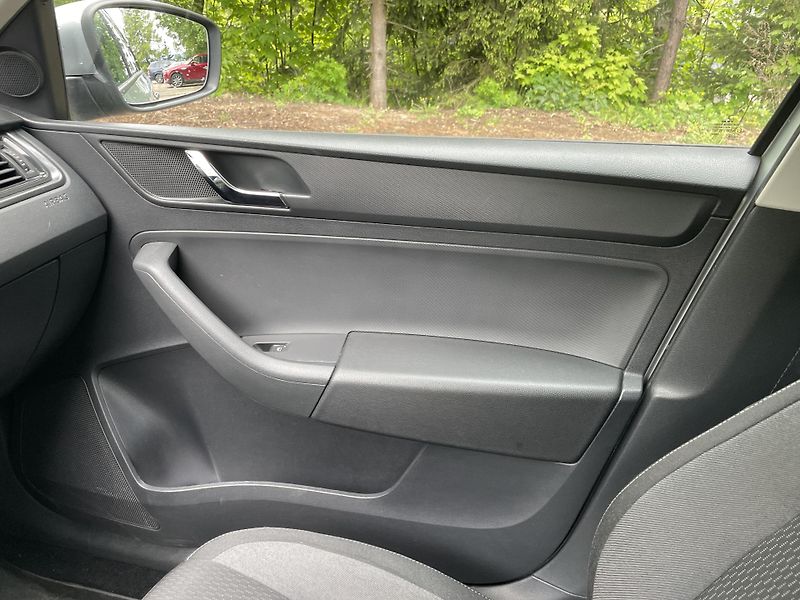 Škoda Rapid (2015) Spaceback 1.6 TDI 66kw - fotka 12 z 17