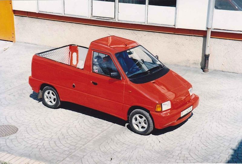 Tatra Beta využívala světlomety ještě ze Škody 120, což je patrné na první pohled.