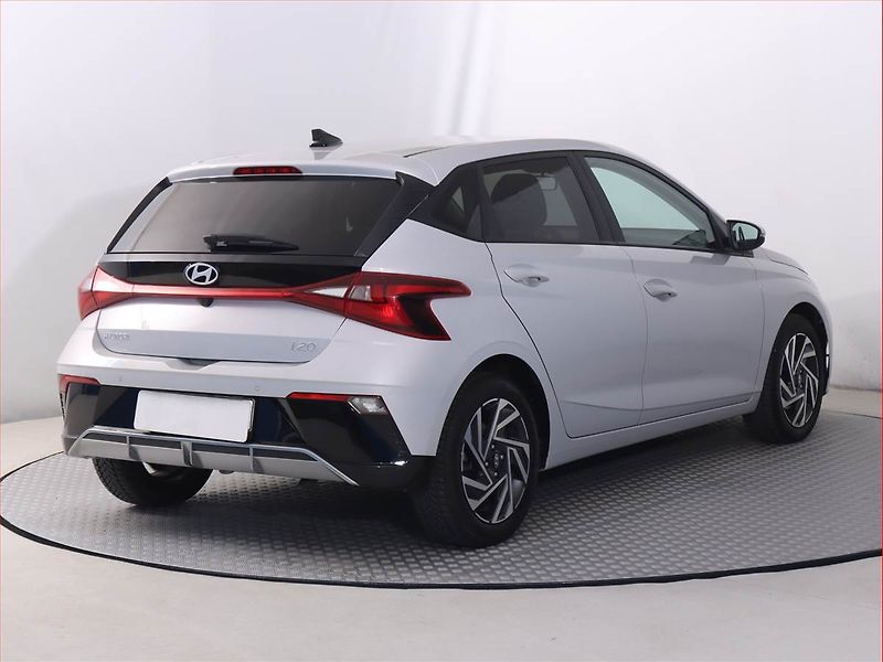 Hyundai i20 (2023) Family 1.0 T-GDI, Automat - fotka 5 z 20