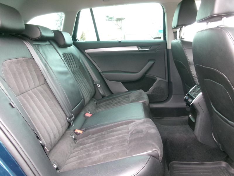 Škoda Superb (2015) 2,0TDI NAVI ACC 4x4 - fotka 16 z 36