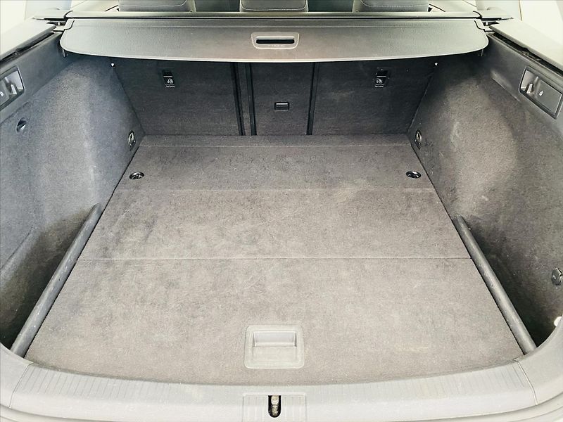 Volkswagen Golf 1,6 TDI 85kW LED Comfortline - fotka 22 z 26
