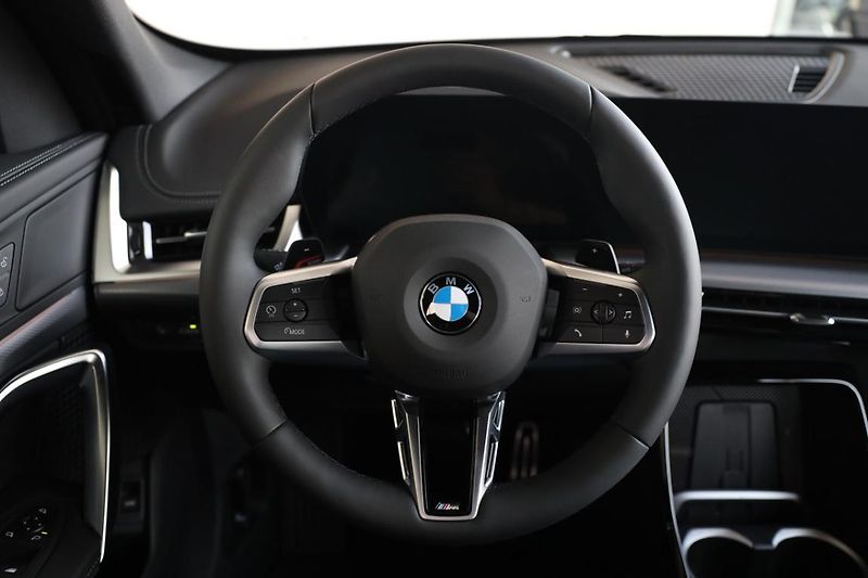 BMW X1 xDrive23i - fotka 10 z 16