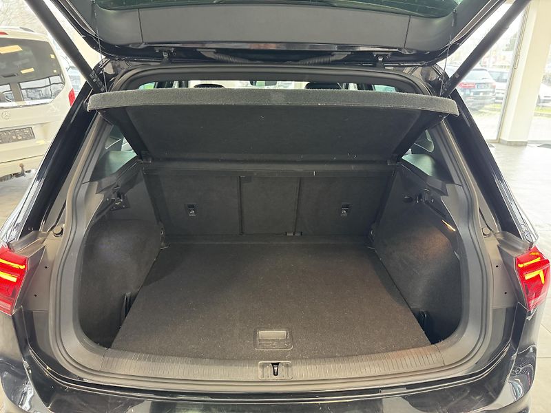 Volkswagen Tiguan (2021) 2,0TSi 4M R-LINE LED NAVI  - fotka 19 z 33