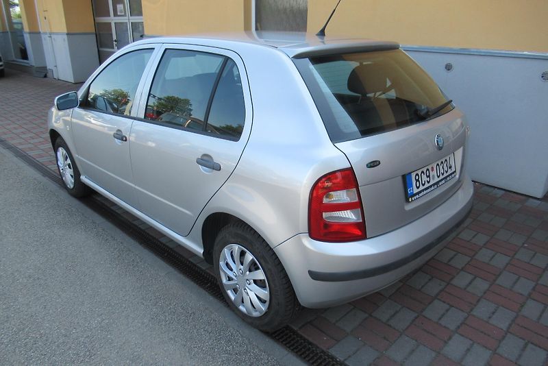 Škoda Fabia 1.9 SDi KLIMA TEMPOMAT - fotka 7 z 19