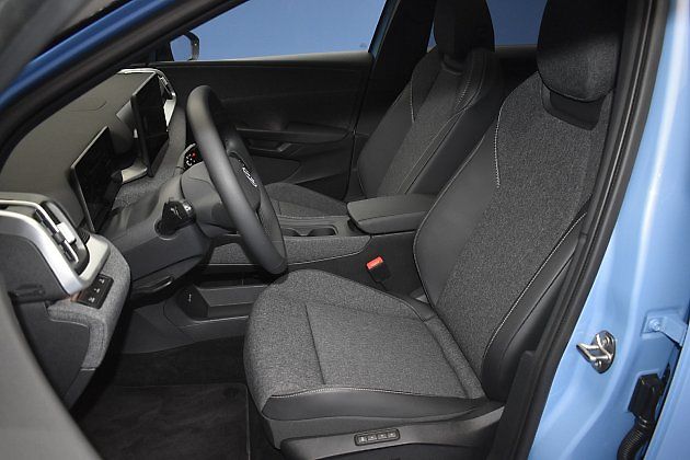 Auto nabízí dostatek prostoru vpředu., zdroj: Deník/Radek Pecák