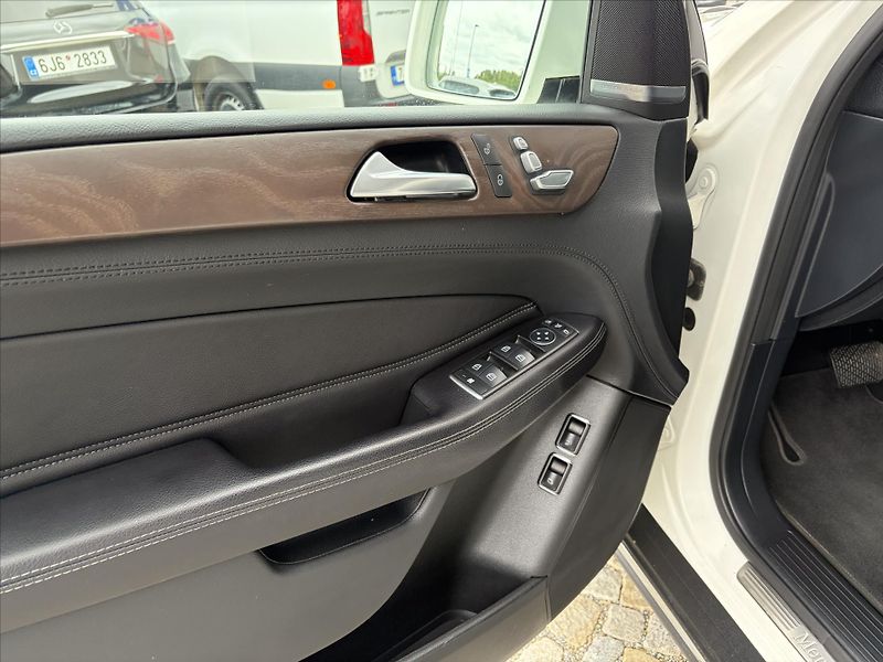 Mercedes-Benz GLS 350d 4M - fotka 4 z 24