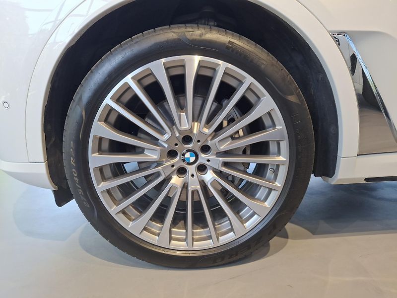 BMW X7 xDrive 40d Individuál - fotka 7 z 31