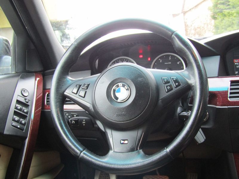 BMW Řada 5 (2006) 3.0D X-DRIVE 170kW - fotka 16 z 38