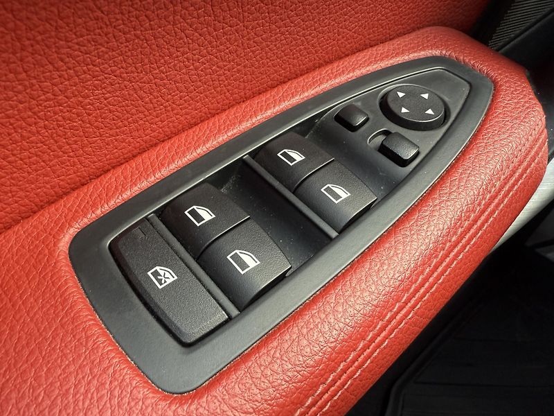 BMW Řada 1 M135i xDRIVE NAVI H/K LED KŮŽE - fotka 15 z 43
