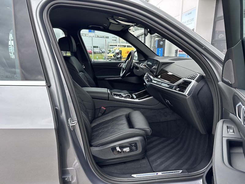 BMW X5 xDrive30d M-Sport - fotka 9 z 34