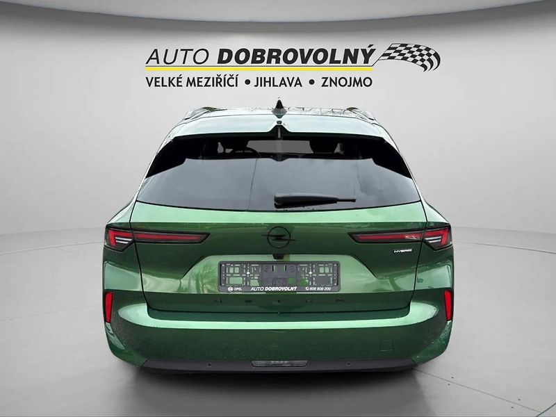 Opel Astra Edition ST Hybrid 1.2 TURBO (1 - fotka 6 z 23