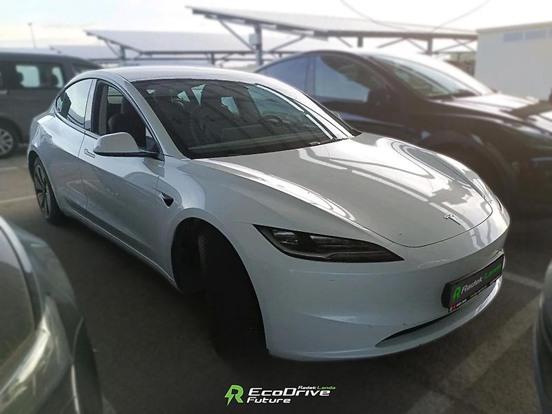 Tesla Model 3 (2023) LFP | HW4 | Tažné 1 000 kg - fotka 2 z 8