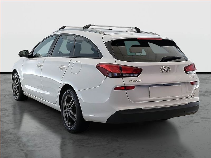 Hyundai i30 (2018) 1.4 T-GDI, Navi, Xenony - fotka 4 z 16