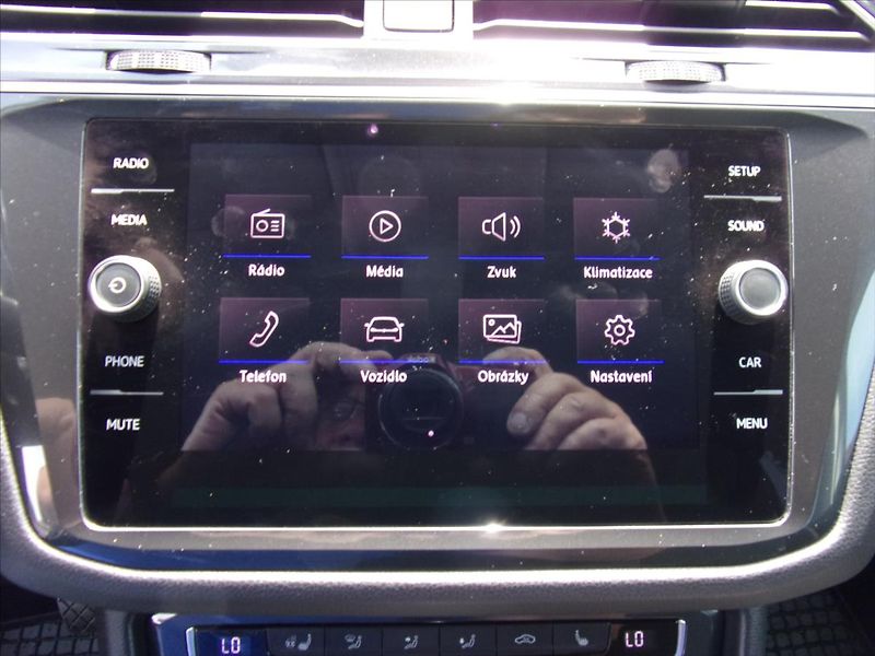 Volkswagen Tiguan 2,0 TSI R-Line 4Motion DSG - fotka 21 z 30