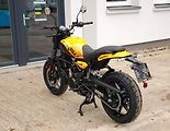 Royal Enfield (2026) Guerrilla 450 YELLOW RIBBON - náhled 11