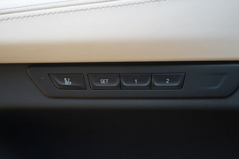 BMW Řada 7 745e H&K Panorama ZÁRUKA - fotka 17 z 42
