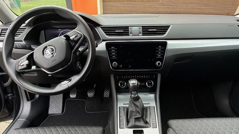 Škoda Superb (2022) Škoda Superb Liftback 2.0 TDI  - fotka 11 z 18