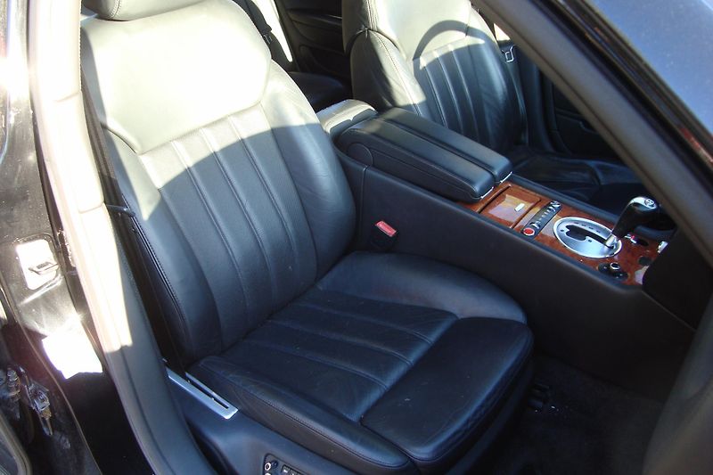 Bentley Continental Flying Spur (2006) 6.0 V12 TwinTurbo - fotka 31 z 54