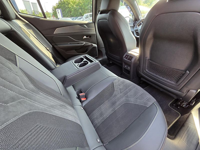Peugeot 408 (2024) 1.2 PT 130 GT EAT8 - fotka 11 z 36