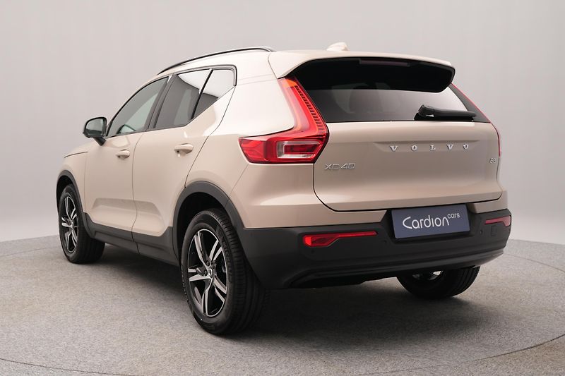 Volvo XC40 (2026) B3 AUT DARK PLUS - fotka 10 z 24